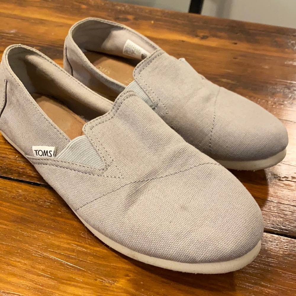 Women’s size 8.5 gently worn TOMS flats